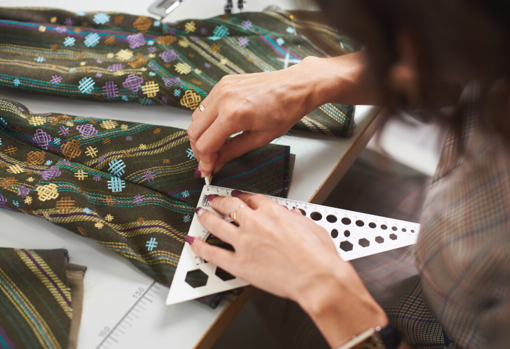Combining Distress Embroidery with Other Decoration Techniques